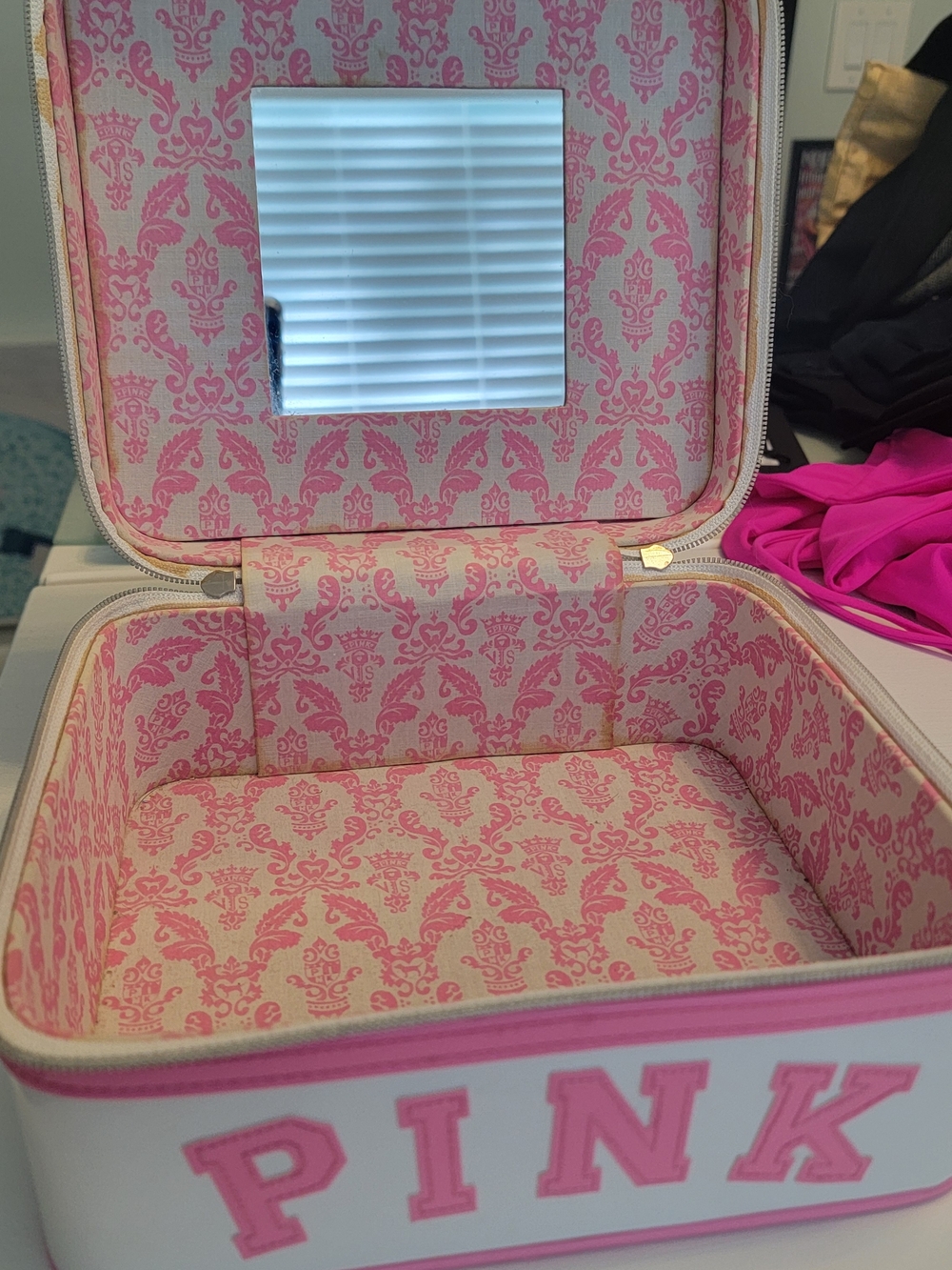 Vintage Y2K Victoria's Secret PINK Cosmetic Train Case in White and Pink - Picture 9 of 10
